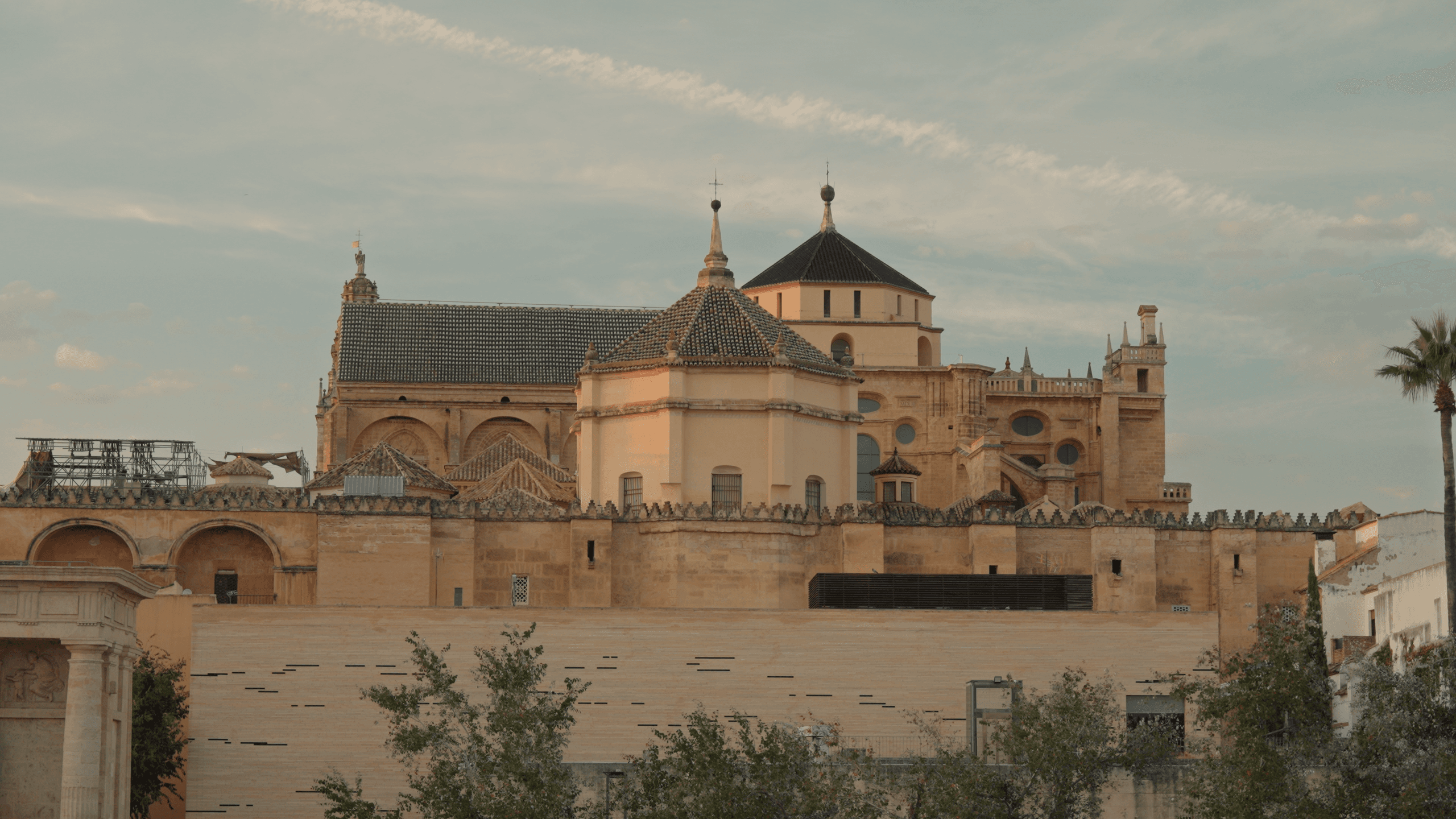 ¡OFERTA! Tour por la Mezquita + Patios cordobeses