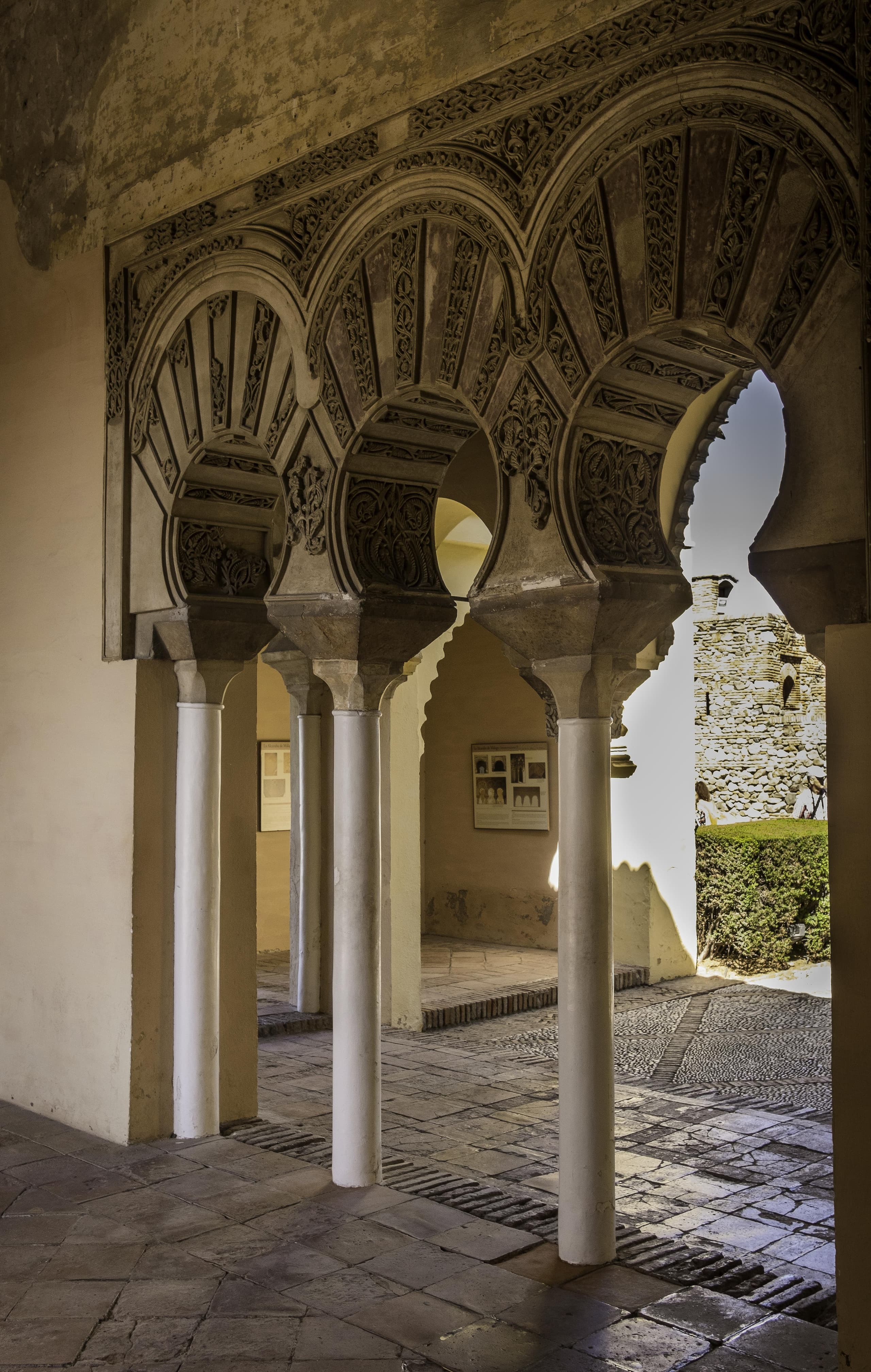 FREE TOUR ALCAZABA Y TEATRO ROMANO